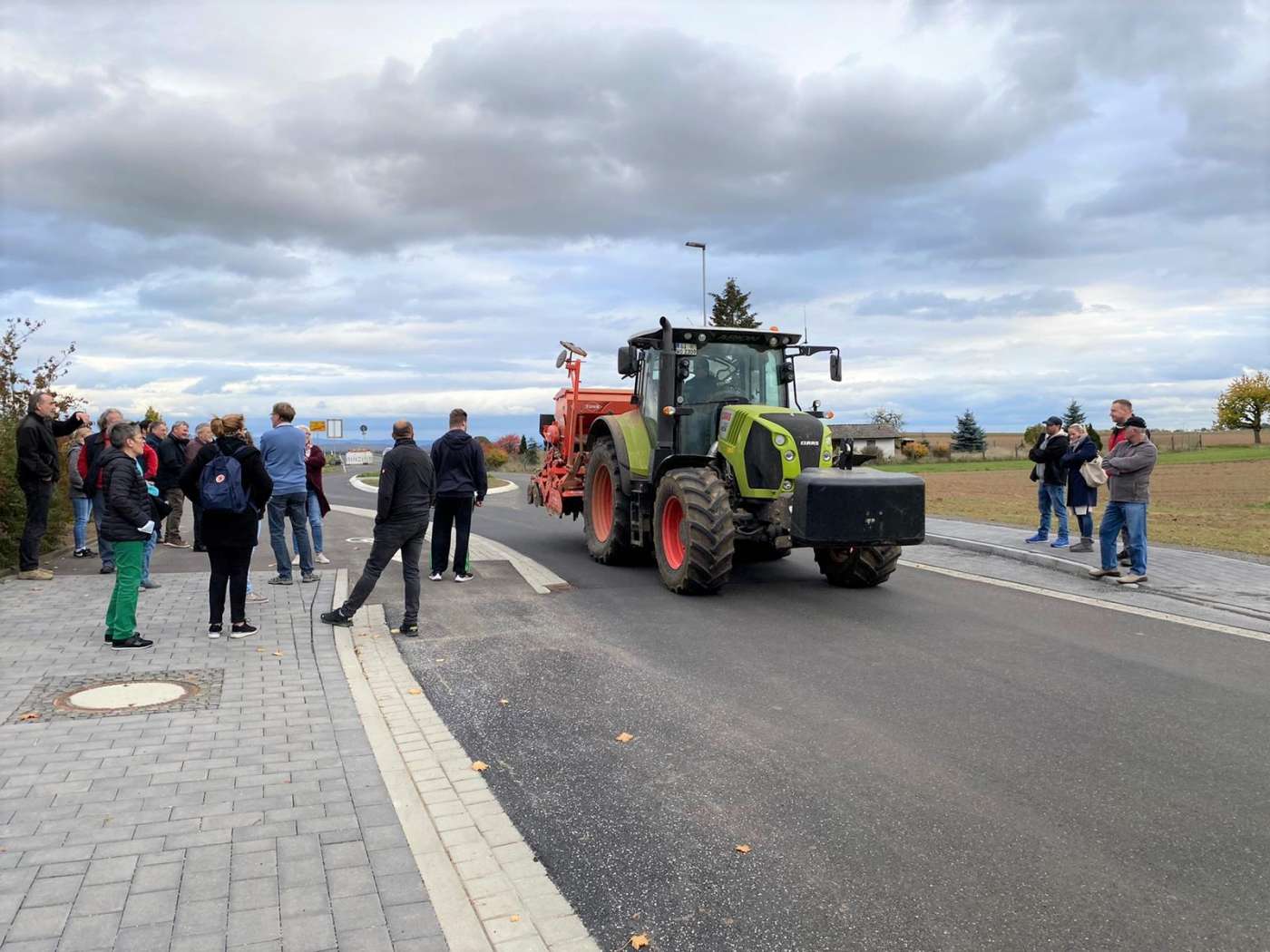 Verengte Ortseinfahrt in Birklar