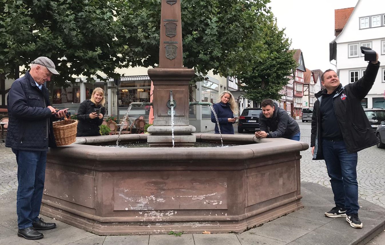 Licher Freidemokraten vor dem Stadtbrunnen